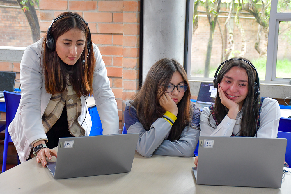 Inmersión Intercultural Virtual entre el Colegio Santa Luisa y OAK School Chicago