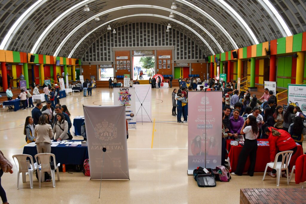 El Colegio Santa Luisa reafirma su compromiso con la educación superior en la X Feria Universitaria 2025